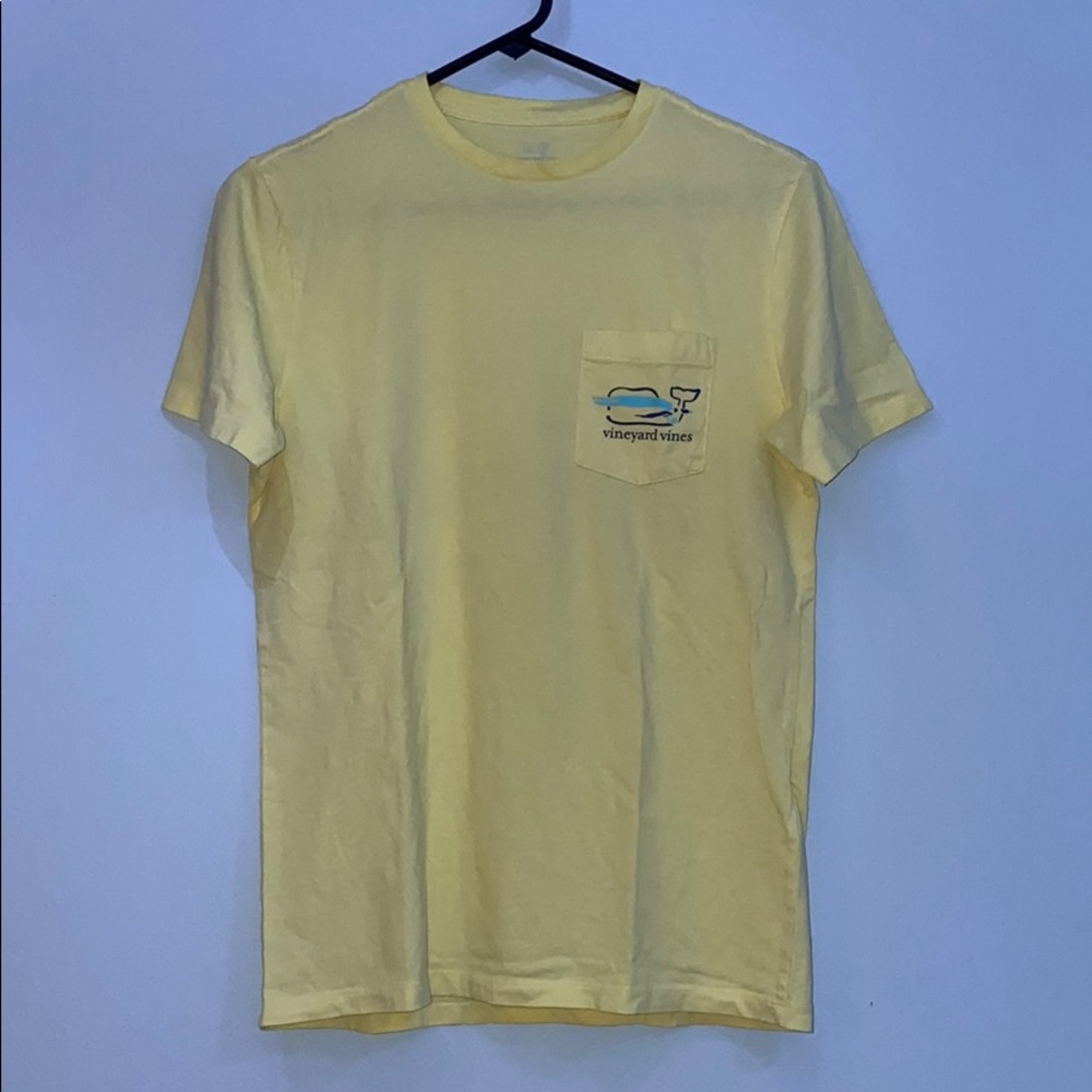 yellow vineyard vine tee